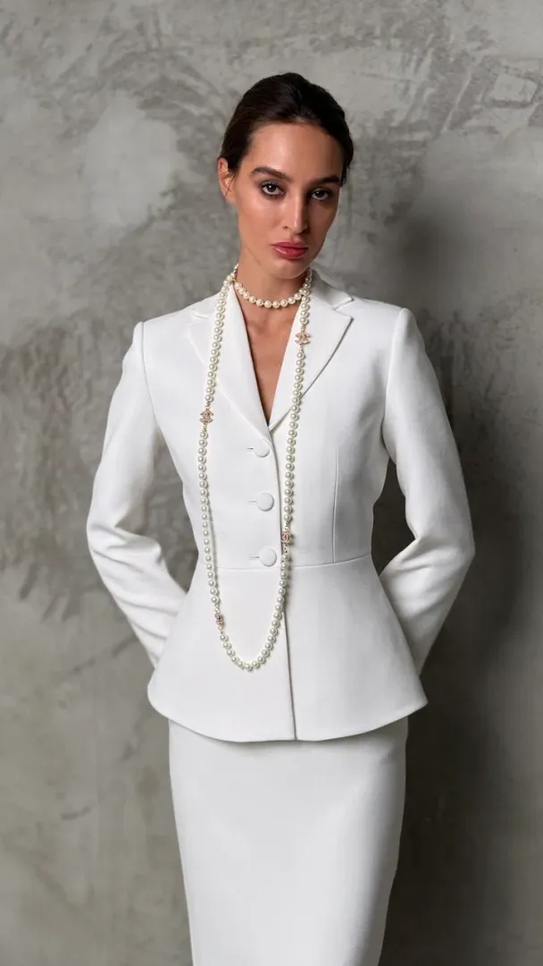 Жакет с воротником и баской