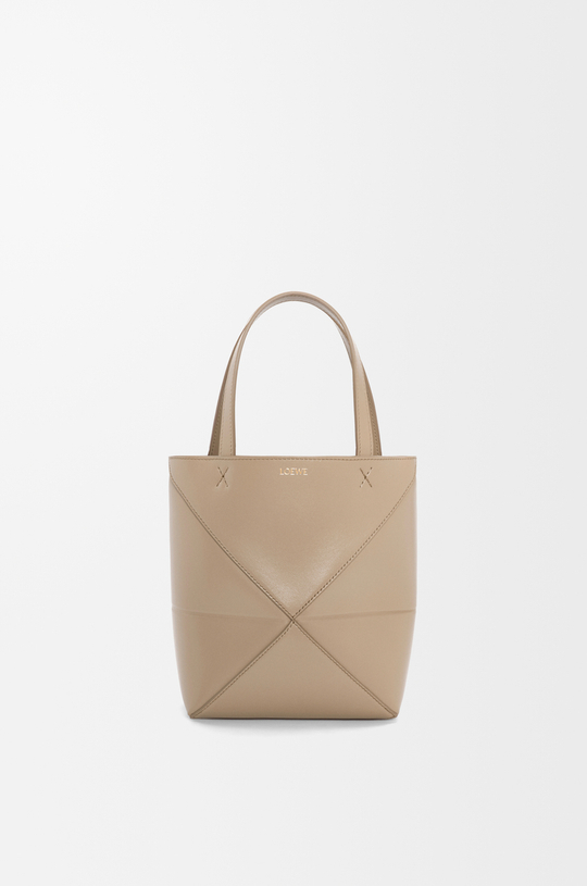 Loewe Мини-сумка Puzzle Fold из блестящей телячьей кожи, песочный