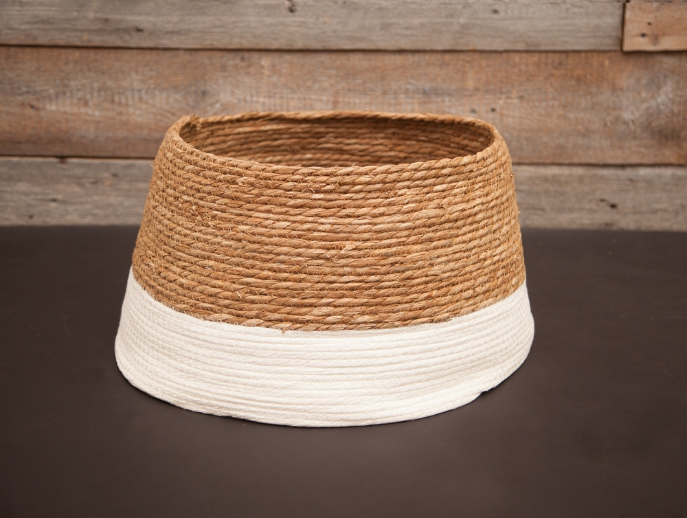 Джутовая корзинка для елки 26х50 House of Seasons коричневая с белой полосой