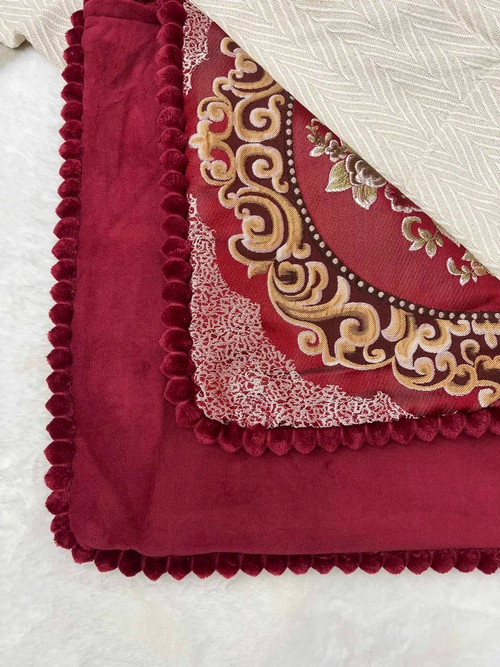 Декоративная наволочка 50х50 для подушки с декором