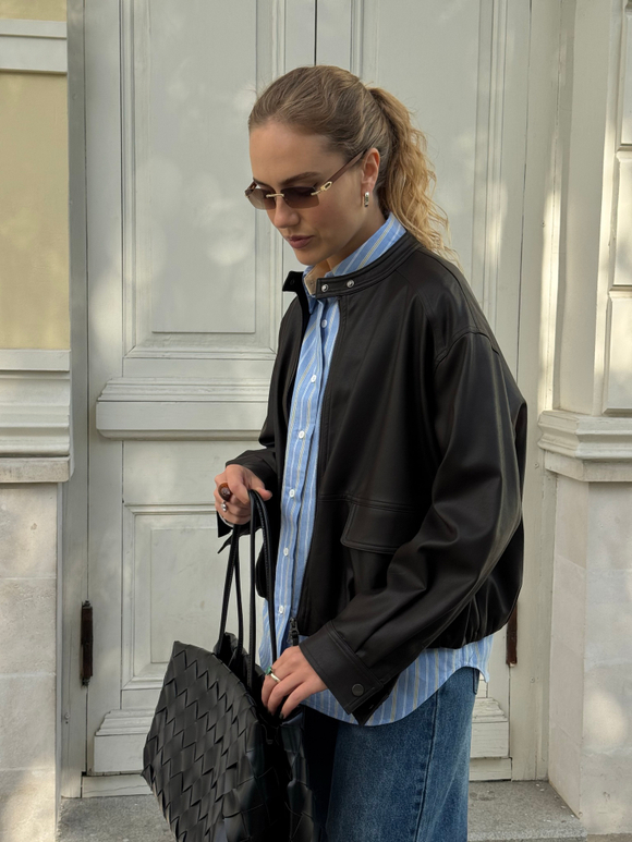 Кожаный бомбер горький шоколад