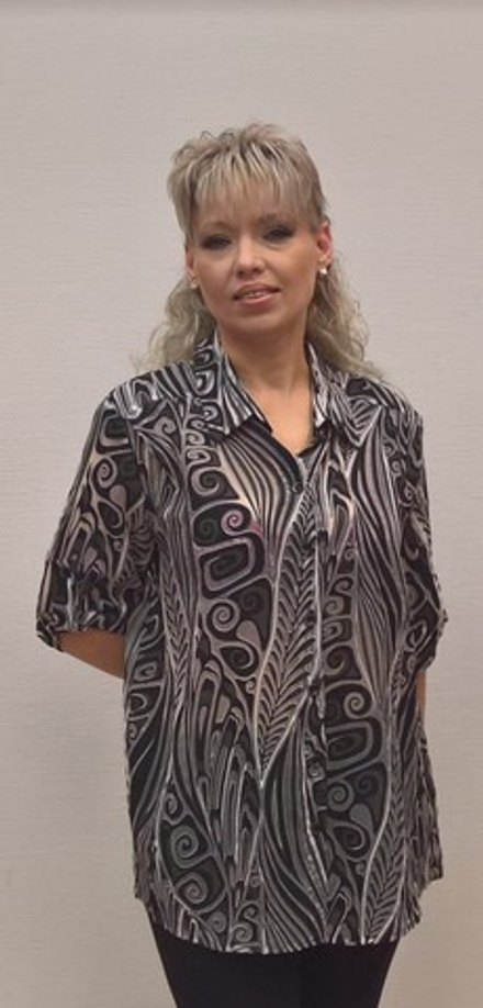 Блузон с коротким рукавом и полупрозрачной расцветкой