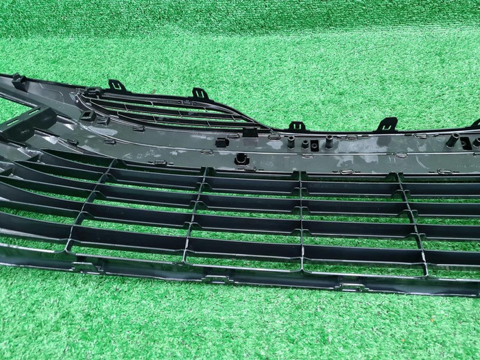 Решетка переднего бампера Toyota Camry xv70 17-21