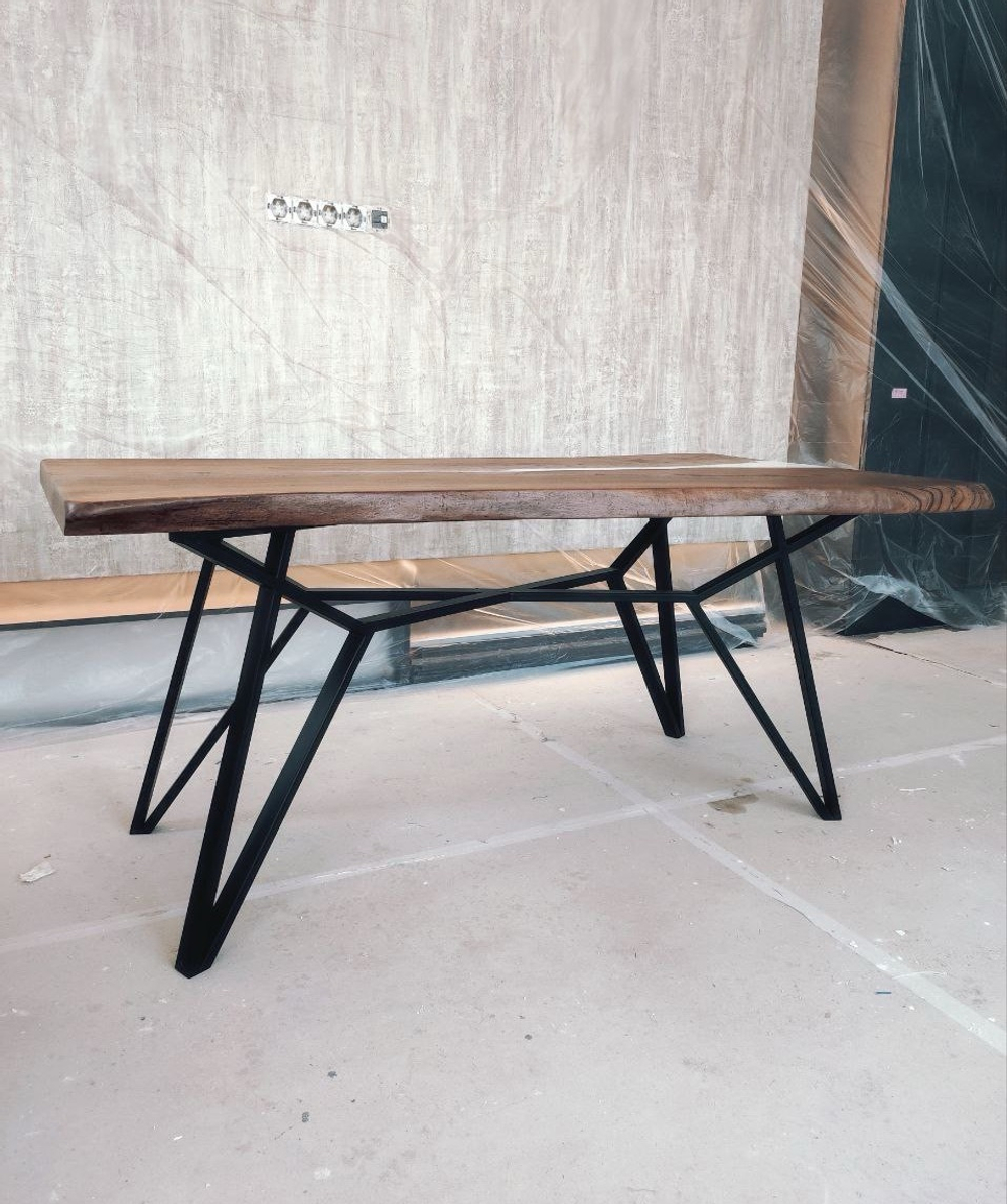 Стол из массива карагача