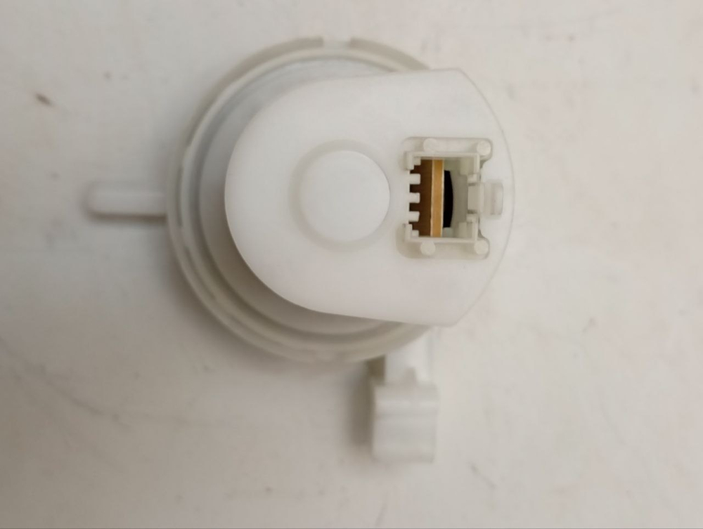 WAE20443OE кт16 Датчик уровня для стиральных машин Bosch F3 01C01 619600 б/у