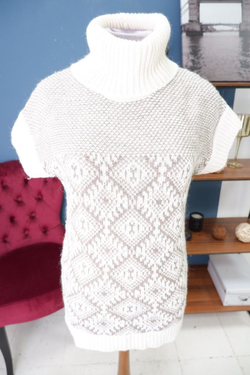 Свитер с узором  46 размер