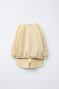 ZARA ТОЛСТОВКА С ВАФЕЛЬНЫМ УЗОРОМ И ШОРТАМИ С ДЕКОРАТИВНОЙ СТРОЧКОЙ, ВАНИЛЬНЫЙ