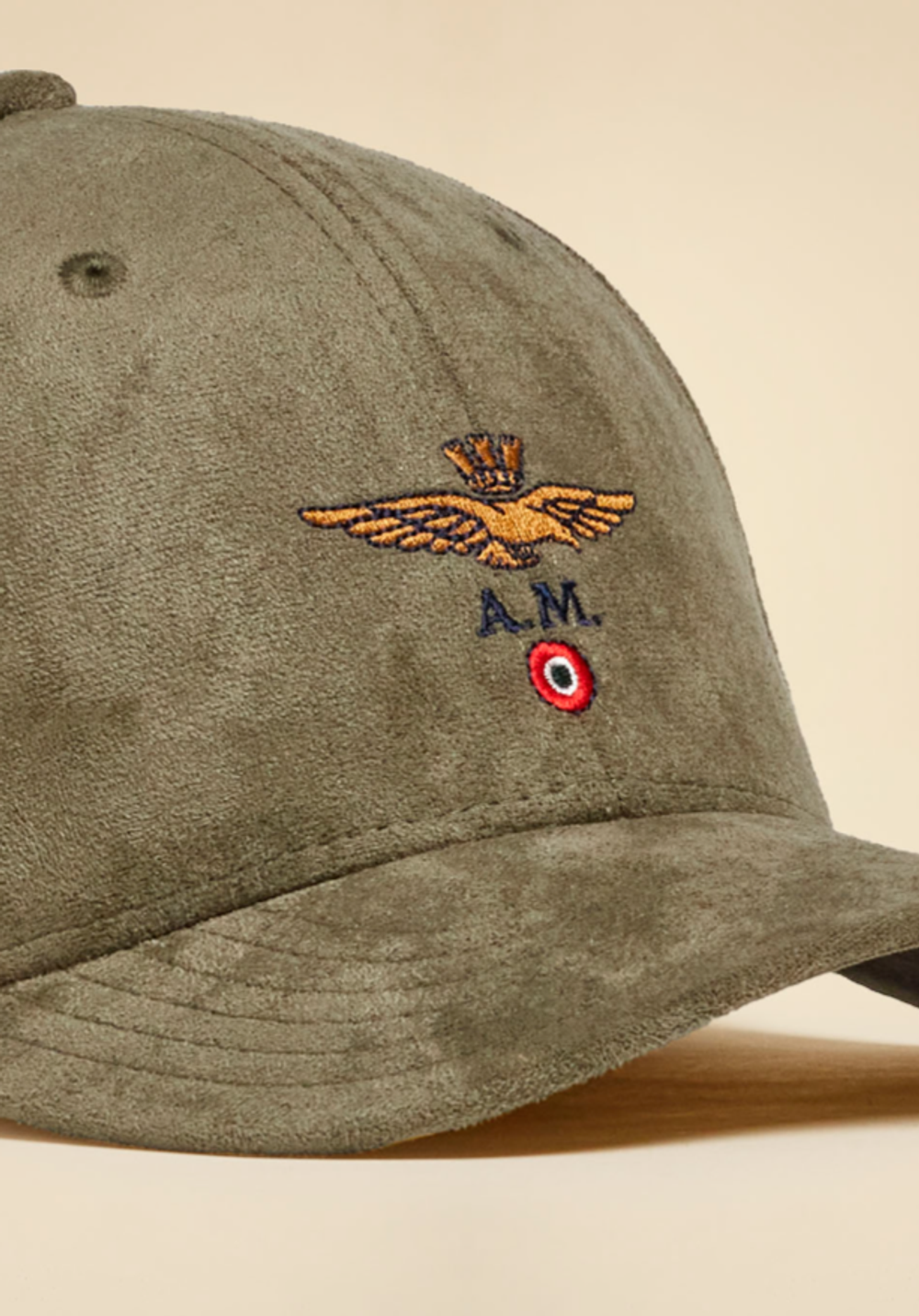 Бейсболка с эффектом замши