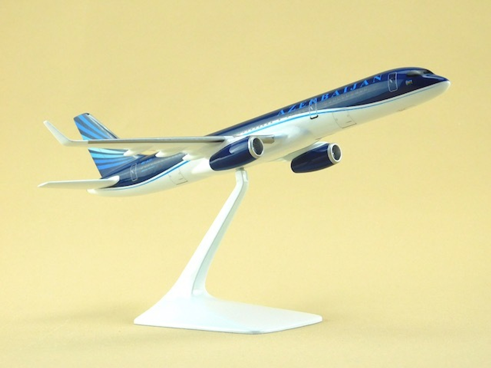 Модель самолета Boeing 757-200 (М1:200, Азербайджанские авиалинии)
