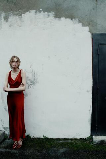 ZARA ДЛИННОЕ АТЛАСНОЕ ПЛАТЬЕ ИЗ КОЛЛЕКЦИИ ZW, КРАСНЫЙ