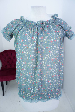Блузка в милый мелкий цветочек и рюшками 46 размер
