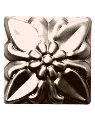 Кованое изделие накладка 100х100 мм, толщина металла 1 мм.