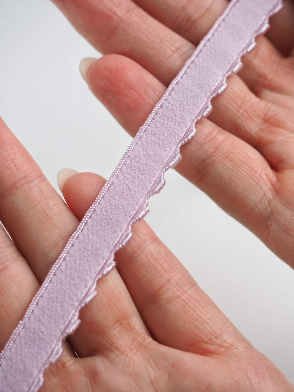 Резинка отделочная нежно-сиреневая ажурная ширина 10 мм с учетом фестона