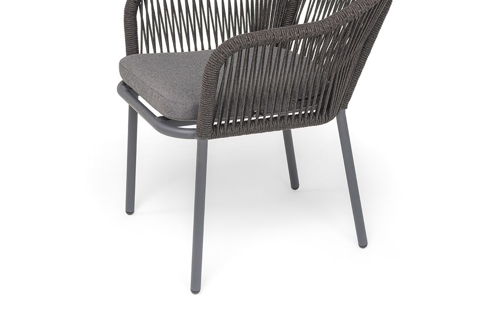 "Лион" стул плетеный из роупа, каркас из стали темно-серый (RAL7024) муар, роуп темно-серый круглый, ткань темно-серая 027
