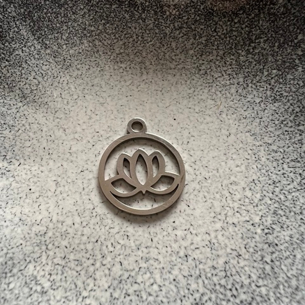 Подвеска йога асана лотос. Фурнитура для изготовления украшений и аксессуаров.