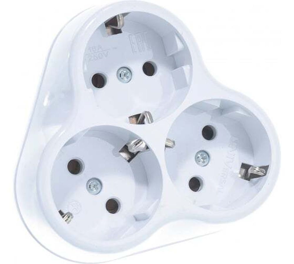 Сетевой разветвитель UNIVersal MAKEL3 гнезда   16А  з/к бел. тройник линейный