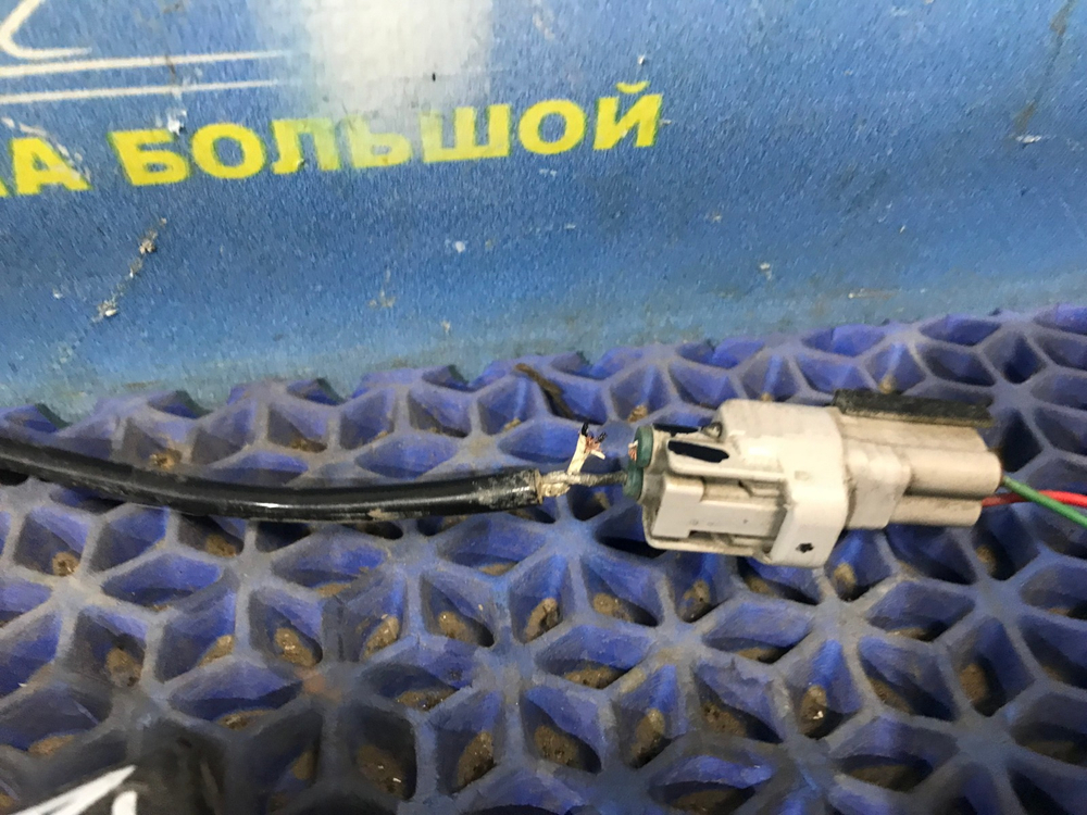 Датчик ABS передний левый TOYOTA AVENSIS 1999