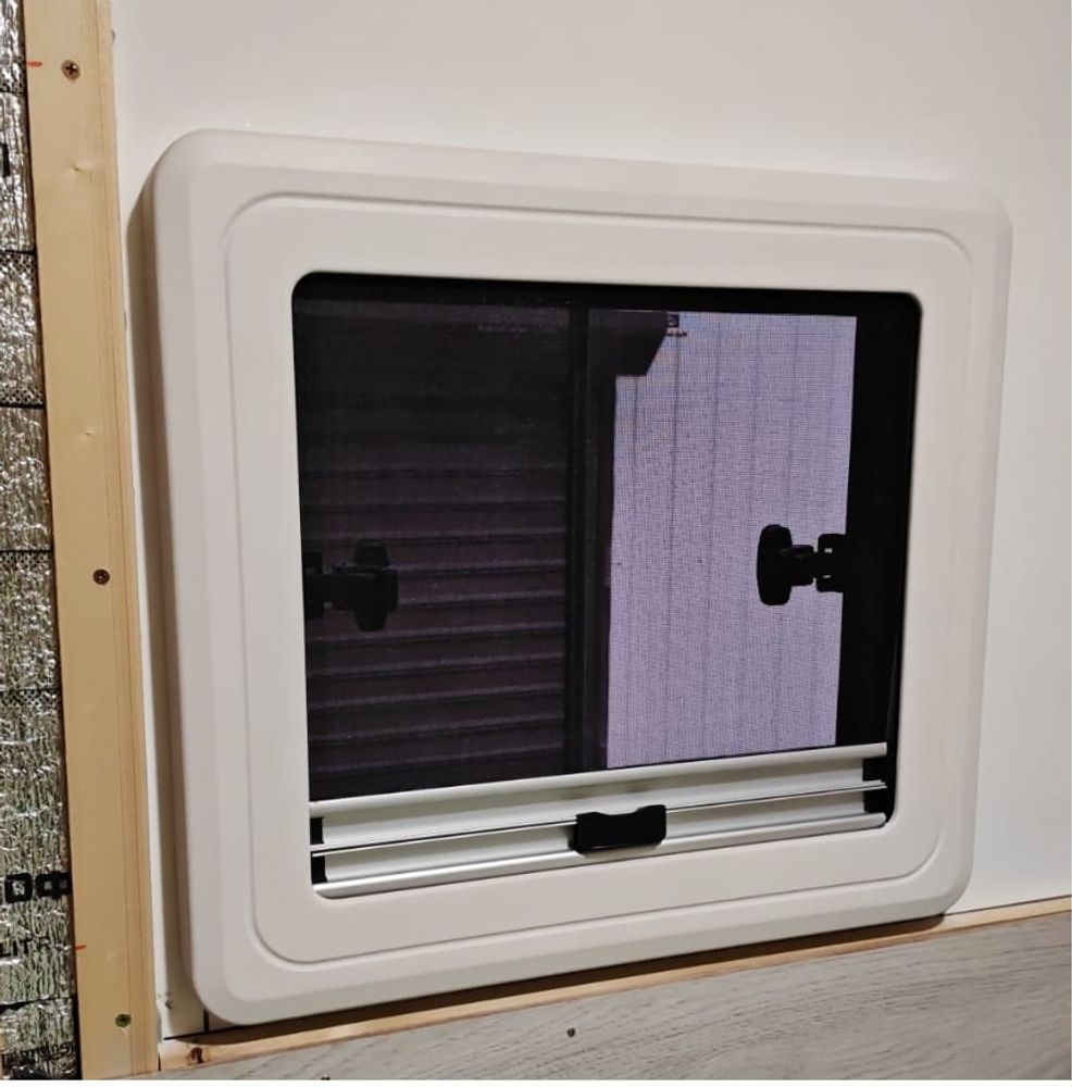 Окно сдвижное Mobile Comfort W5045SR 500x450 мм, штора рулонная, антимоскитка