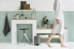 Brabantia - Платиновый мусорный контейнер NewIcon 5л. / артикул   112683  / GTIN 8710755112683