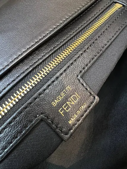 Сумка из кожи Fendi Baguette черный