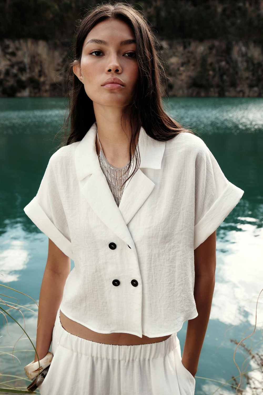 ZARA КОРОТКАЯ РУБАШКА С ЗАПАХОМ, БЕЛЫЙ