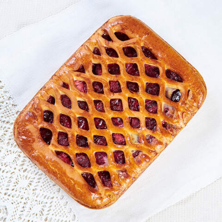 Постный пирог с клубникой