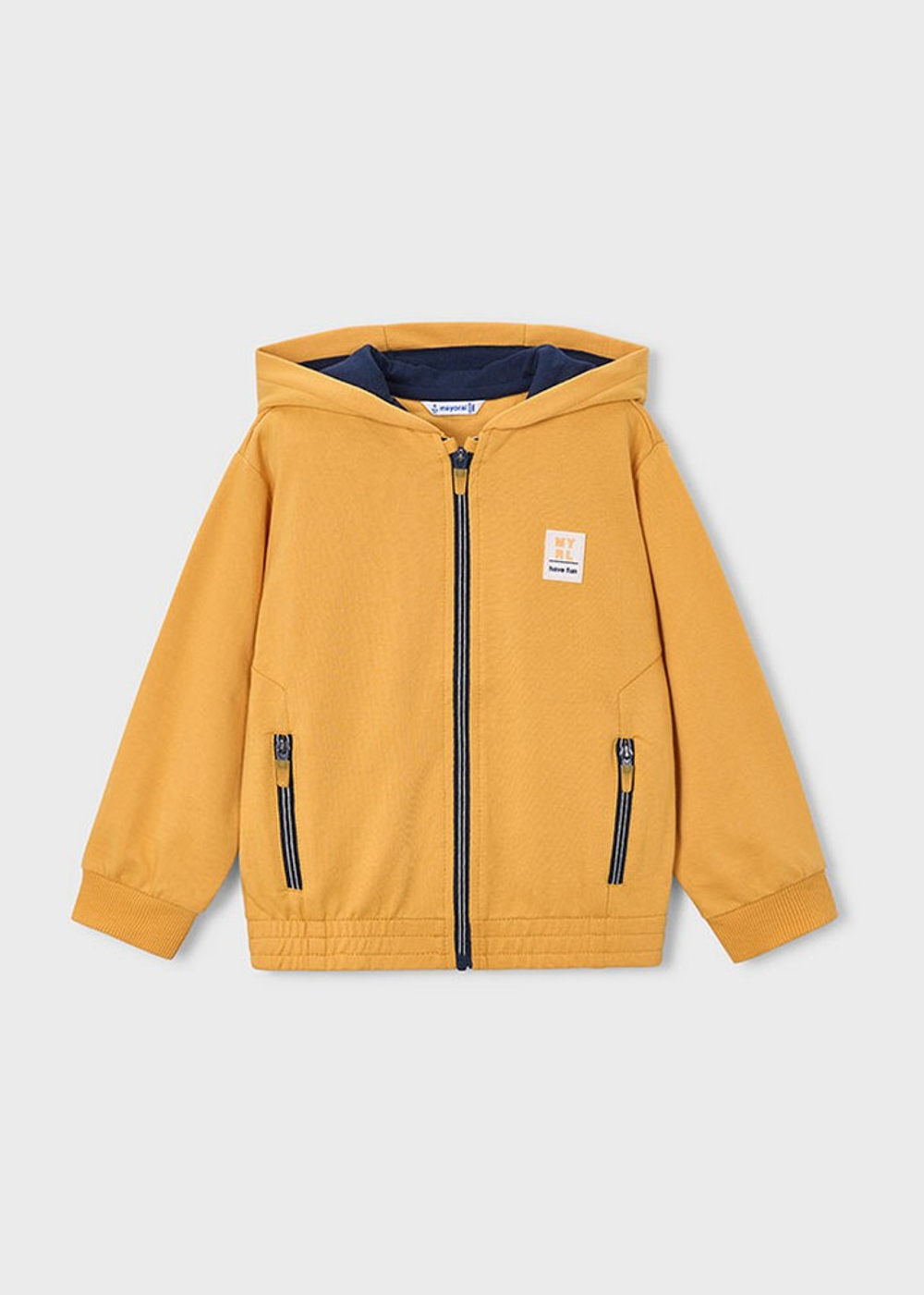 спортивный костюм с футболкой