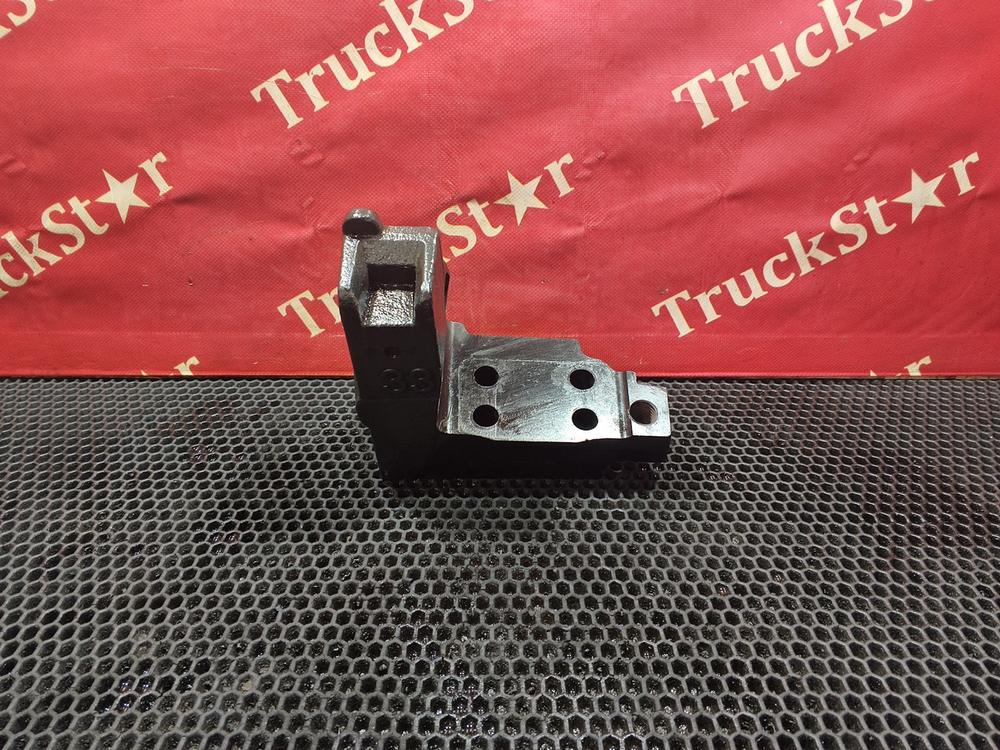 Кронштейн двигателя задний правый 2020 г.