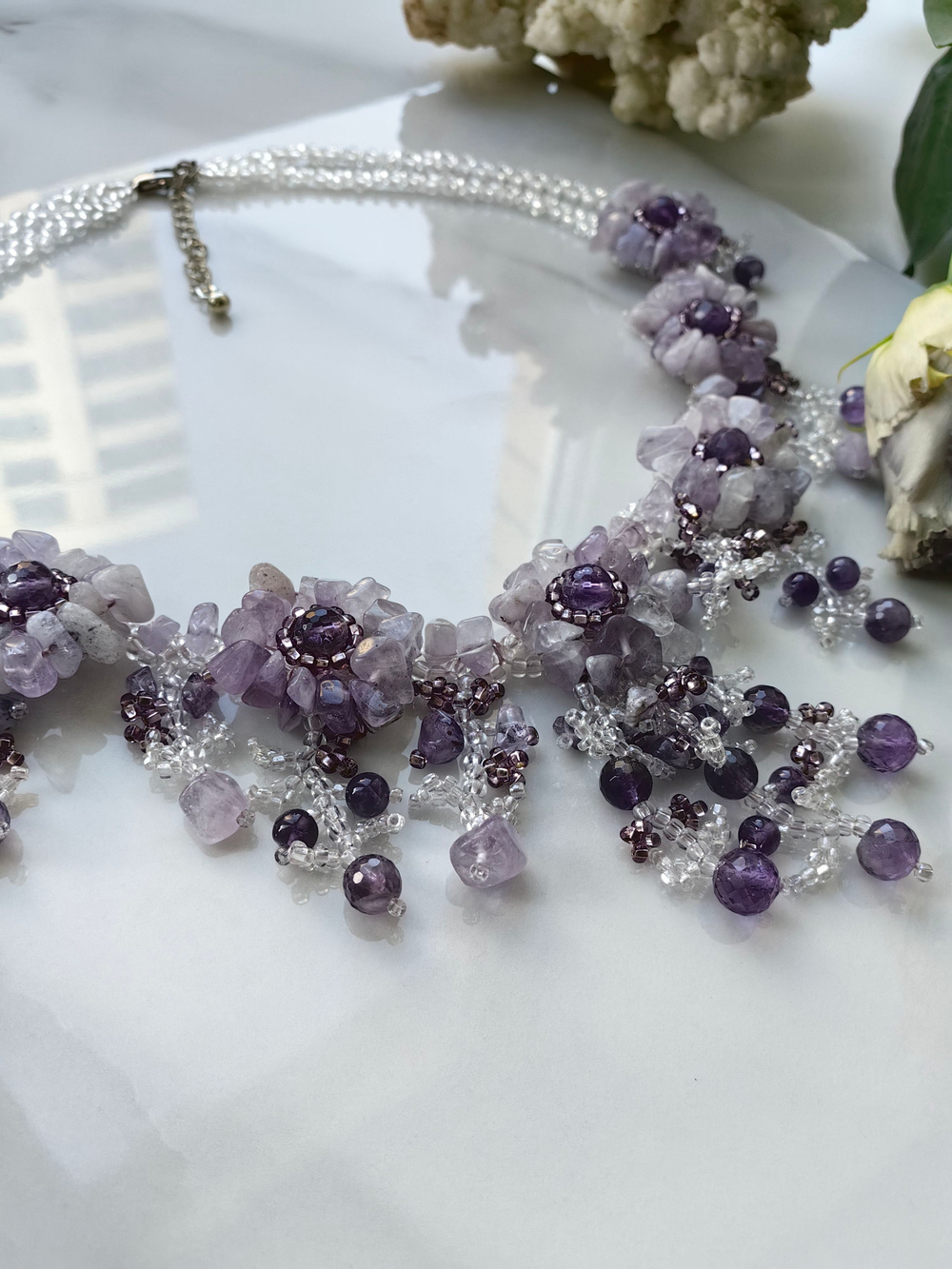 Колье "Цветы" ручной работы из бисера с камнем Аметист