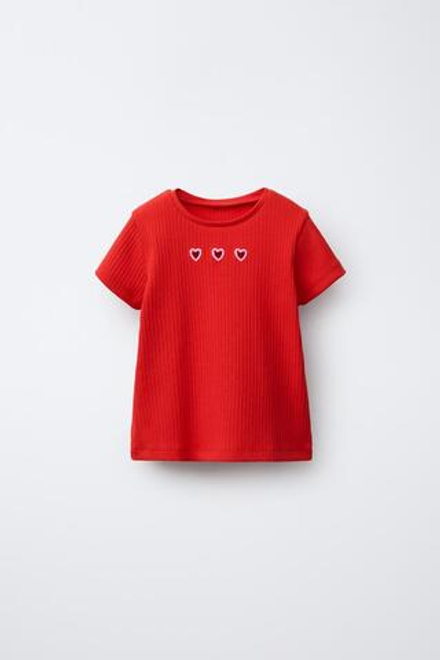 ZARA ФУТБОЛКА В РУБЧИК С ВЫРЕЗАМИ В ВИДЕ СЕРДЕЦ, КРАСНЫЙ