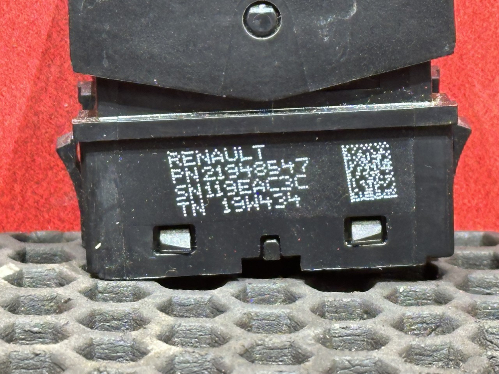 Кнопка люка