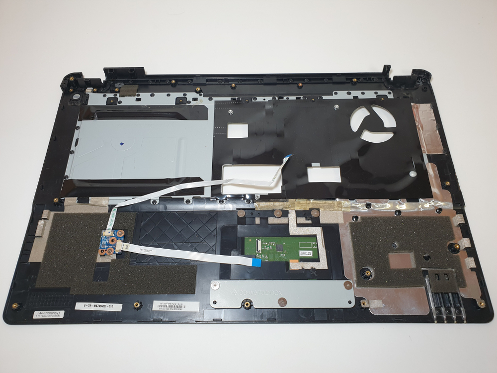 Топкейс DEXP CLV-670-SL7, 6-39-W67J2-010, дефект