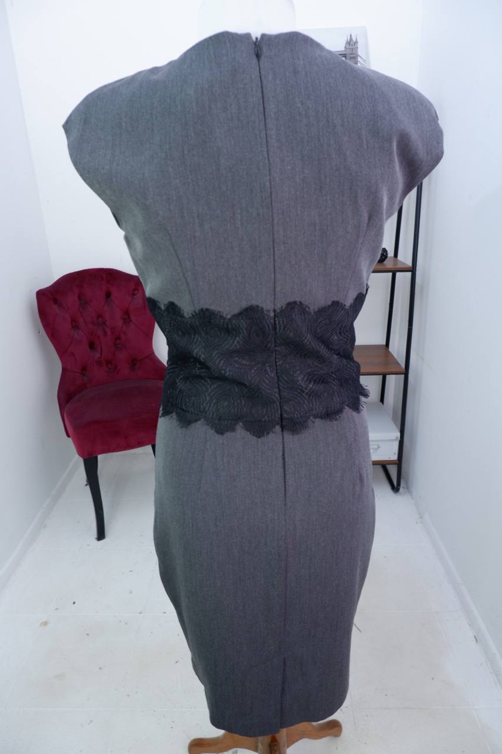 Платье Perfetta с акцентом на талии, визуально на 46 размер