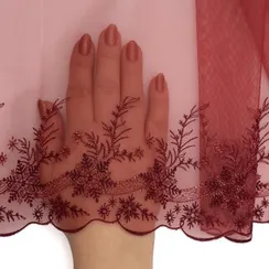 Вышивка на сетке бургунди (правая) 18 см