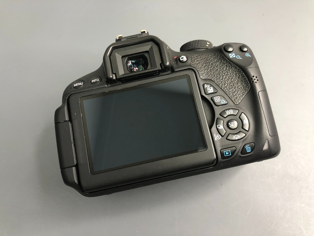 Canon 700D Kit 18-55mm 3.5-5.6 IS STM 12.700 кадров