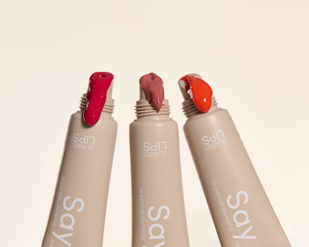 Say Hi Glassy Lips - Тонирующий бальзам для губ с пептидами оттенок Coral, 10 ml