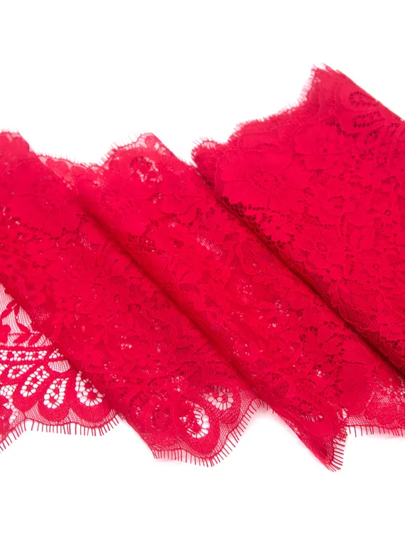 01-39 Кружево шантильи 22 см, красный