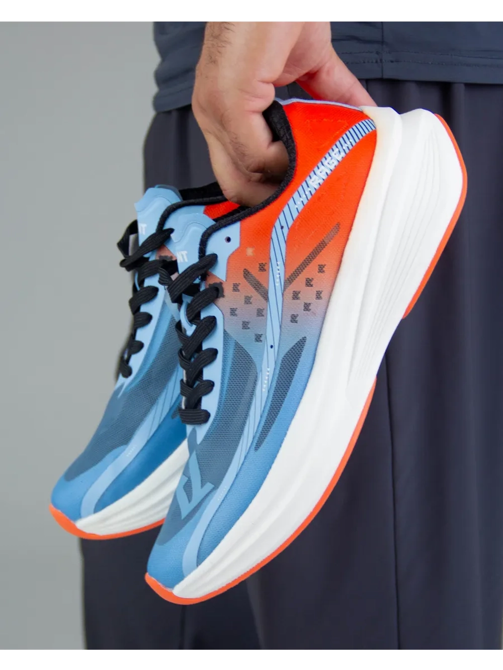 Беговые кроссовки с двойной амортизацией