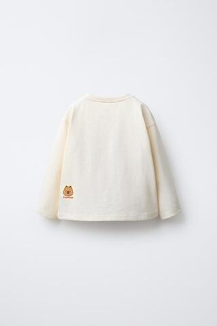 ZARA ЛОНГСЛИВ С ПРИНТОМ CAPIBARA CAPYFUN ©, ЭКРЮ