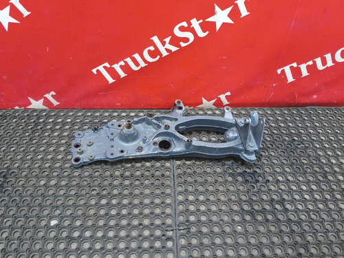 Кронштейн буксировочный правый 2019г.