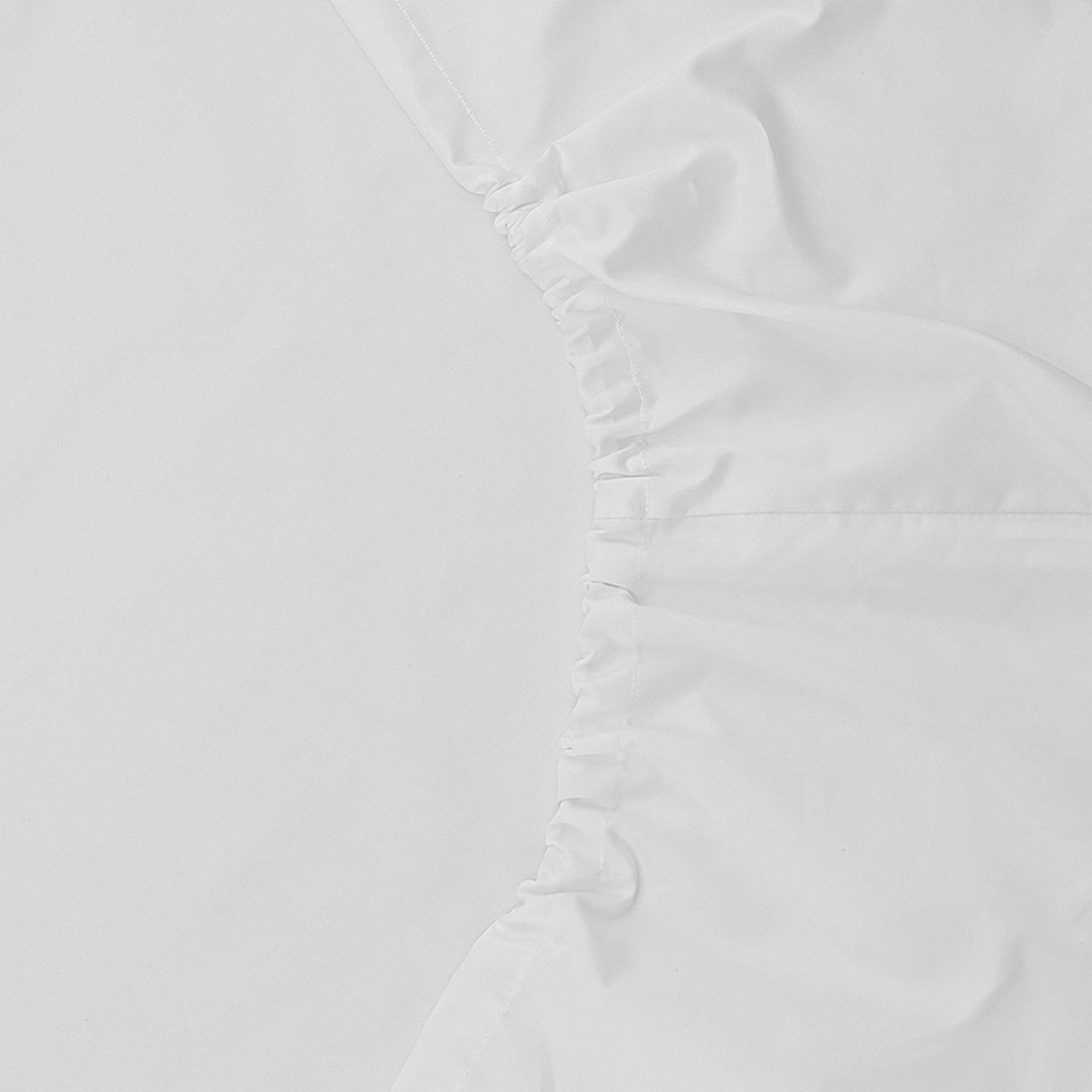 Простыня на резинке из плотного сатина белого цвета из коллекции essential, 180х200х30 см