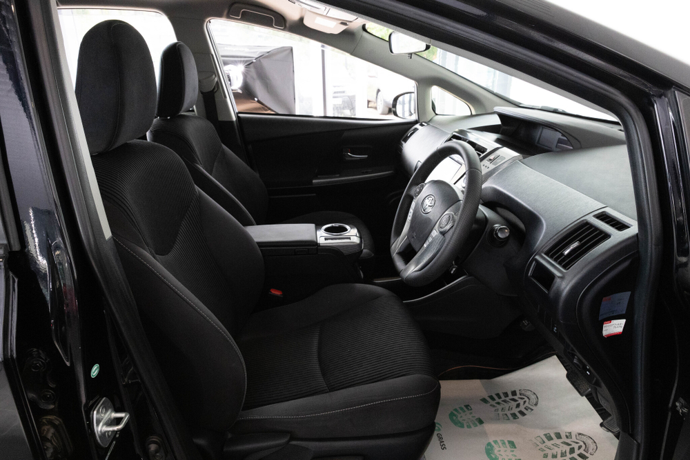 Toyota Prius Alpha, 2016 год