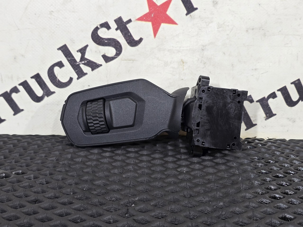 Переключатель подрулевой правый 2023г