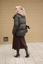 Пуховик с застежкой-клапаном средней длины