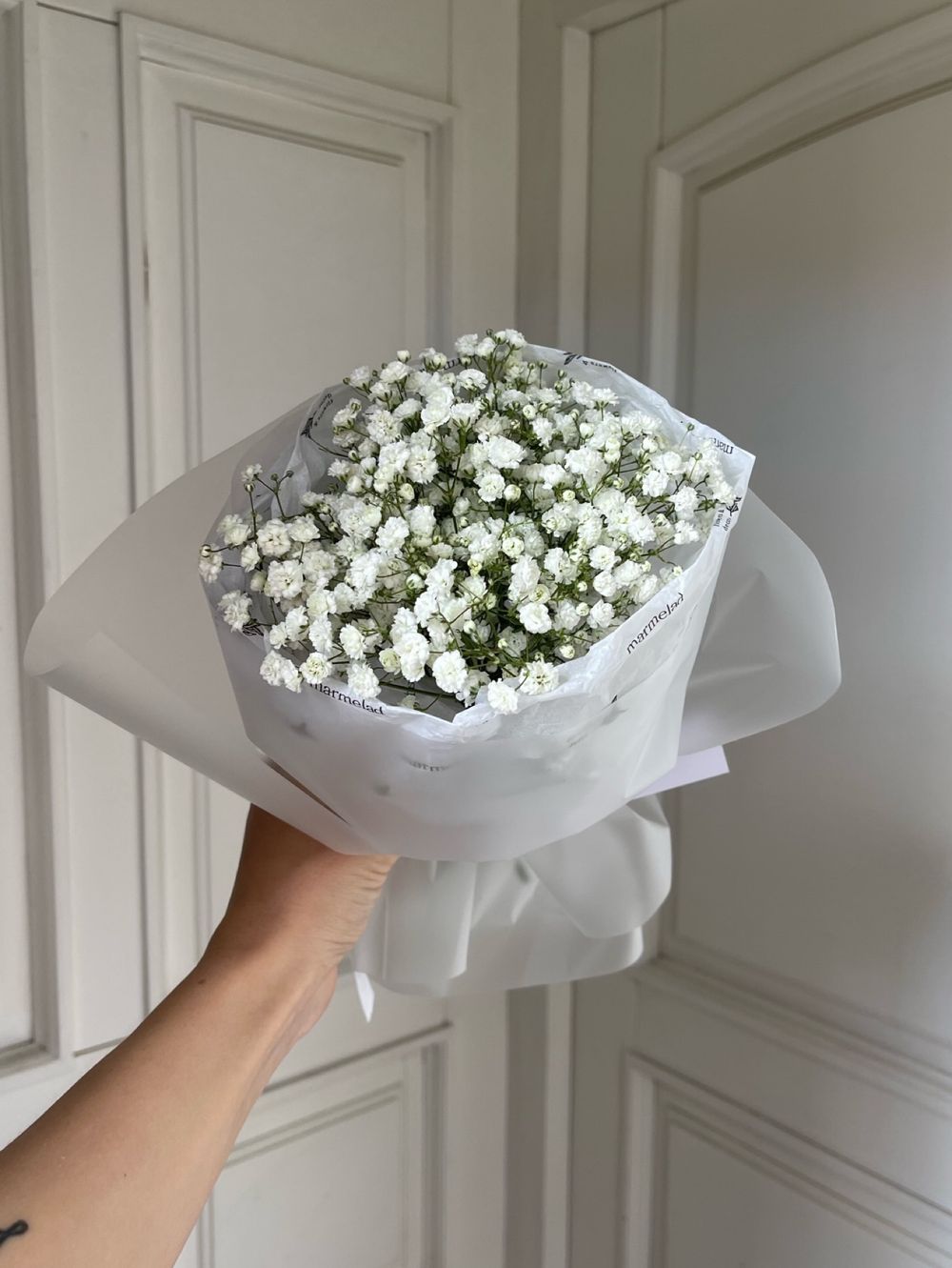 Мини букет из гипсофилы белого оттенка