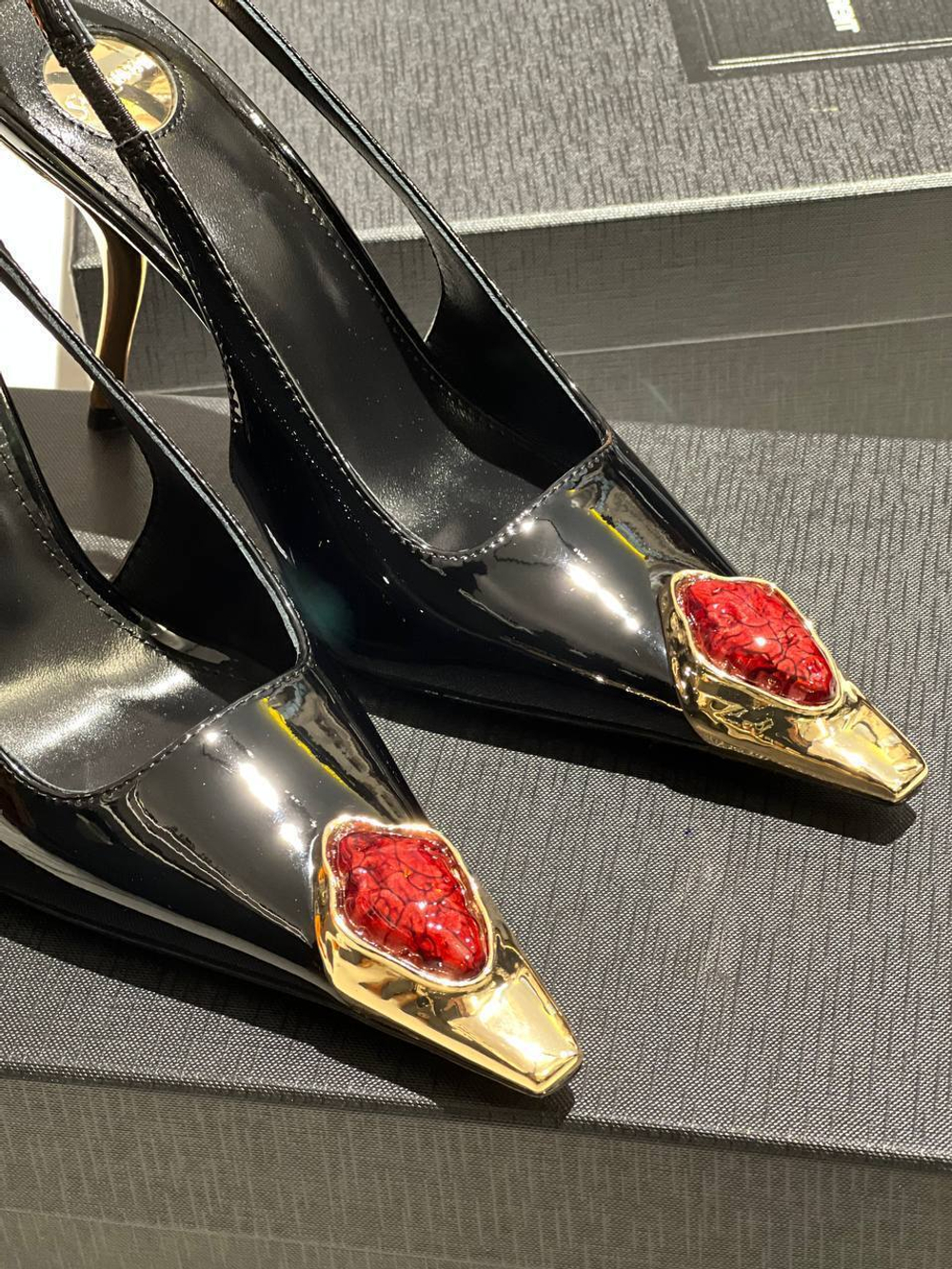 Босоножки Yves Saint Laurent, арт. 467949446