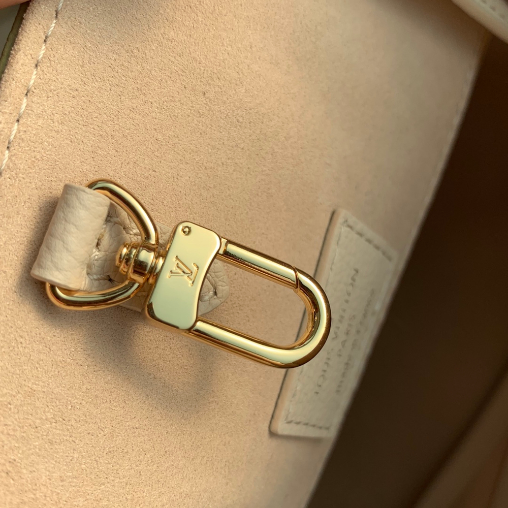 Louis Vuitton OnTheGo MM