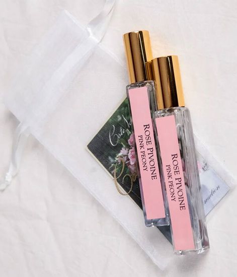 Красный букет роз в прозрачной овальной вазе, Cote Noire