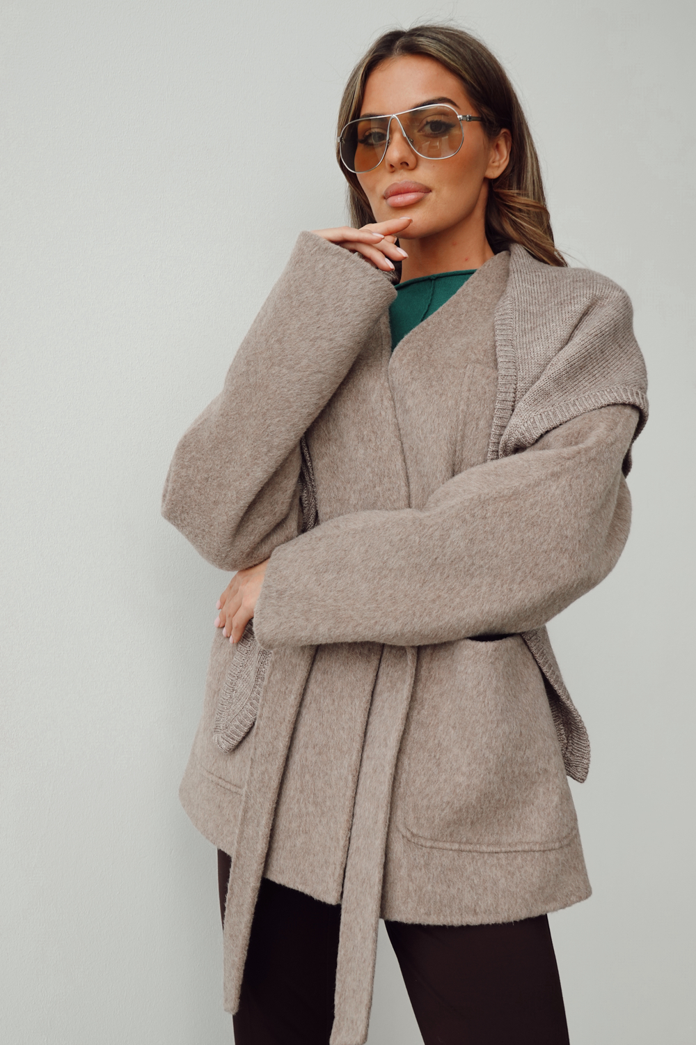 Пальто из мягкой шерсти и кашемиром с косынкой