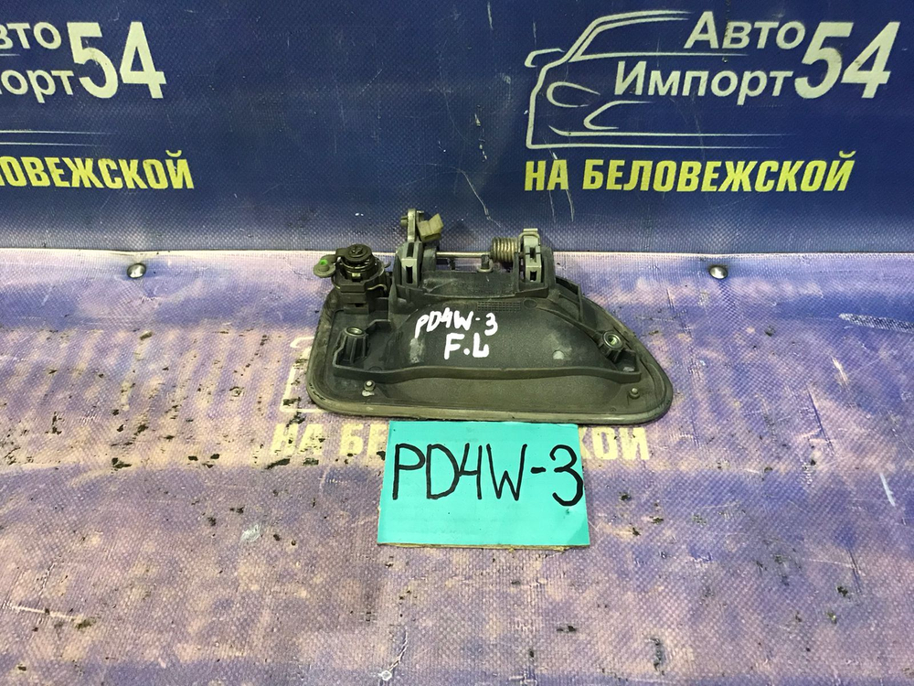 Ручка двери передней левой внешняя MITSUBISHI DELICA 1994-1997